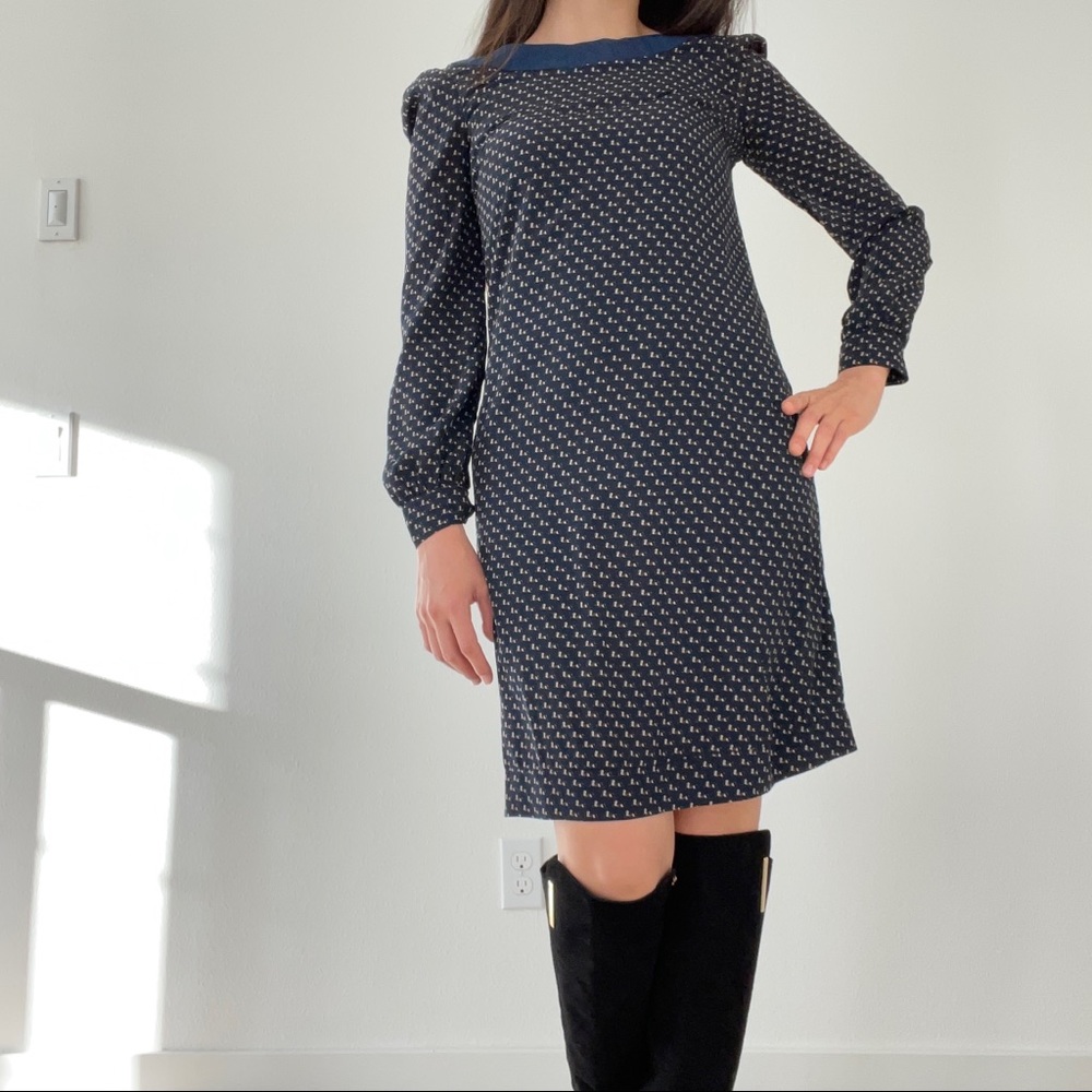 Beautiful long sleeve dress.